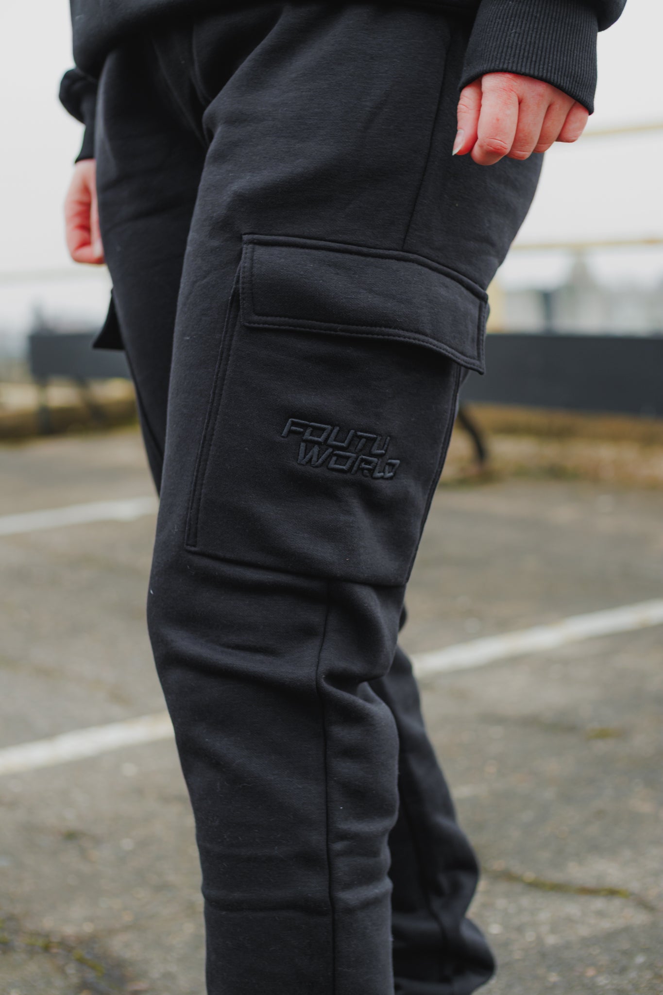The Signature Cargo Joggers - Black